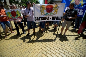 Надзиратели: Докога все за нас няма да има пари?