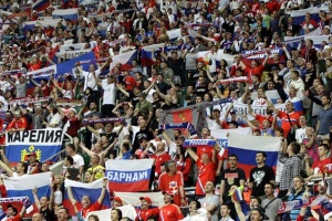 УЕФА глоби Русия, плаши с отнемане на точки