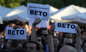 Протест срещу ветото на Плевнелиев блокира главен път Е-79 край Симитли