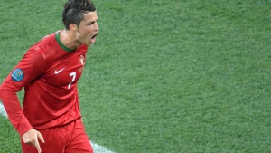 Роналдо прати Холандия у дома, Португалия на 1/4-финал