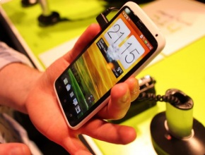 HTC призна за хардуерни проблеми с Wi-Fi връзката в One X