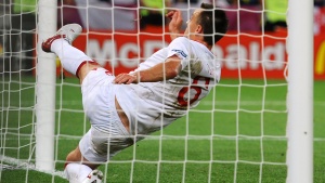 Украйна отпадна от Евро 2012 с достойнство