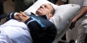 Хосни Мубарак в кома, не в клинична смърт