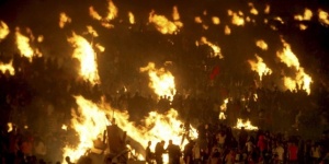 Испански град посреща лятото с нестинарство