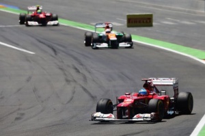 Алонсо триумфира на Формула 1 във Валенсия