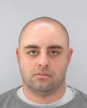 Свидетели видели Енев да прехвърля парите от инкасото