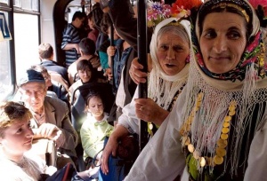 Пияни роми „бомбардираха” с камъни автобус в София