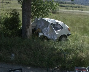 Десетокласник без книжка загина след жесток удар в дърво