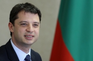 Добрев избяга от медиите „със свръхестествени сили”