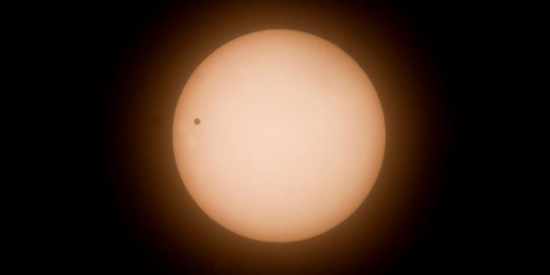 Венера премина пред слънчевия диск