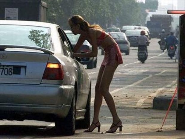 35% от българите „за” легална проституция