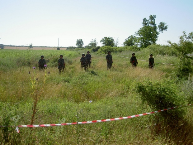 Военните пуснаха земеделците в забранената зона около „Петолъчката“