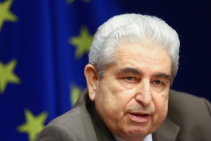 Затънал във финансови проблеми, Кипър поема председателството на ЕС