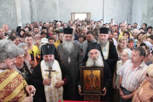 Два пътни инцидента забавиха икона с частица от светия кръст по пътя към Велико Търново