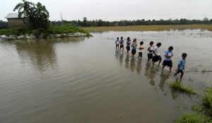 62 удавени и близо 500 000 без дом след наводнения в Индия
