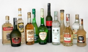 Правителството изкупува бутилки за ракия и вино