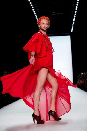 Мъже с токчета дефилираха в Берлин