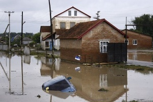 Гняв на народа, уволнения и траур след наводненията в Русия