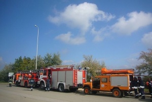 Продължава гасенето на пожарите край Елхово и Ихтиман