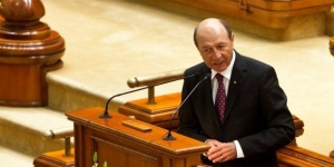 Конституционният съд потвърди отстраняването на президента Бъсеску