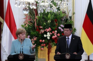 Меркел прогнозира по-слаб икономически растеж през 2012 г.