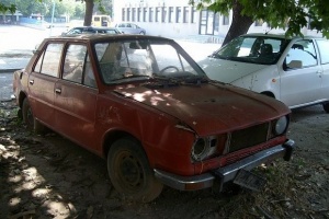 До 10 000 лв. глоба за изоставена кола в Пловдив