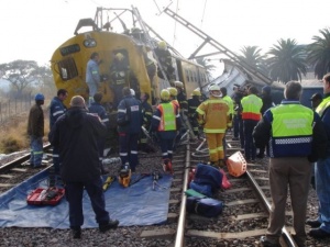 Десетки загинали при сблъсък на камион с влак в ЮАР