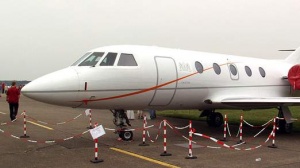 Частен самолет се разби и избухна в пламъци на писта във Франция