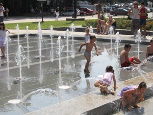 Пети ден с оранжев код заради опасните юлски жеги