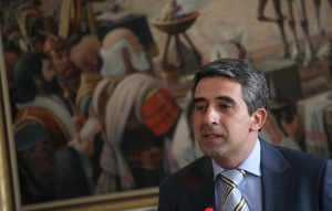 Плевнелиев на разходка из старите столици