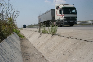 Ремонти затрудняват движението по „Хемус" и „Тракия" в три области