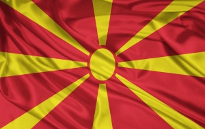 Изгориха македонския флаг в центъра на Скопие