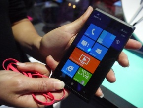 Nokia може да е продала 330 000 телефона Lumia в Щатите