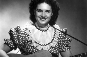 Почина кънтри певицата Кити Уелс