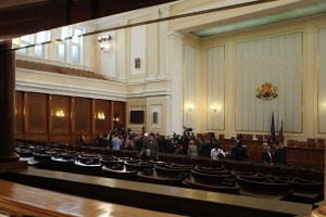 Над 4 часа дебат в парламента по вота на недоверие