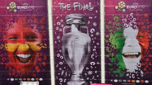 Италия и Испания творят история на финала на Евро 2012