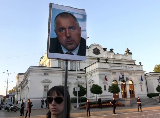 „Икономист": България искаше да е като Гърция, сега се надява да оцелее