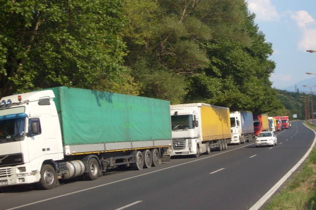 Влиза в сила забраната за движение на камиони по пътищата