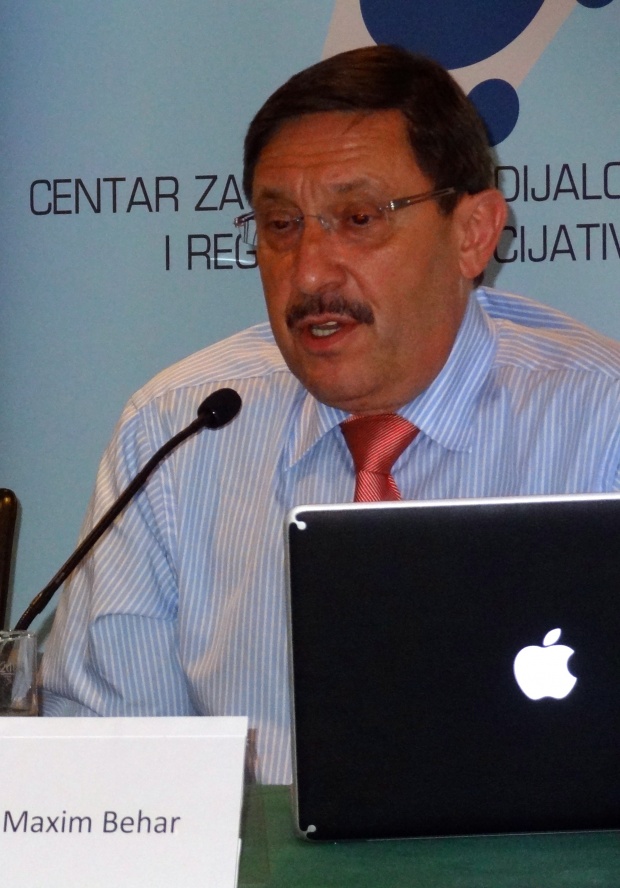 Семействата Уорлик и Паси и Максим Бехар учат сръбски студенти да разбират по-добре ЕС