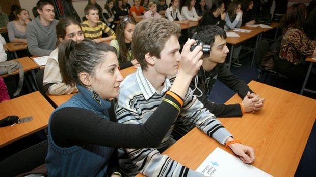 Игнатов и Младенов намират работа на младежите за 4 месеца