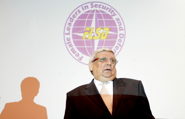 Сред българските гвардейци вече марширува жена