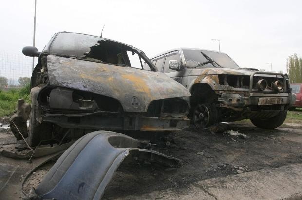 Четири коли изгоряха в автокъща в София