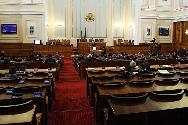 Предстои изслушване на министри в парламента за атентата в Бургас