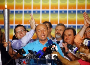 Румънският съд отложи решението си за импийчмънта на Бъсеску