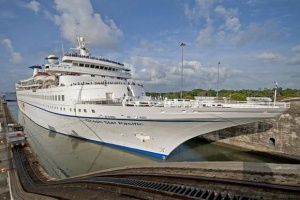 Излъгани български работници бедстват на кораб в Мексико