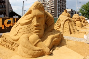 Грандиозни пясъчни скулптури изникнаха в София