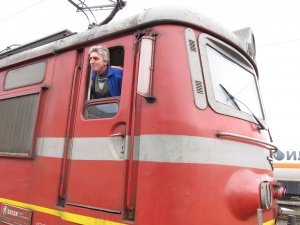 Железничарите празнуват в смутни времена за БДЖ