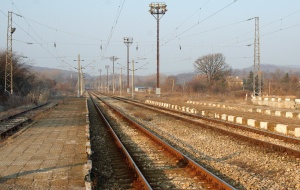 Арестуваха служители на БДЖ, откраднали 147 м жп релси