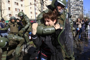 75 арестувани и 49 ранени полицаи при студентска демонстрация в Чили