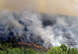 Испания в неконтролируеми пламъци, втори пожарникар загина